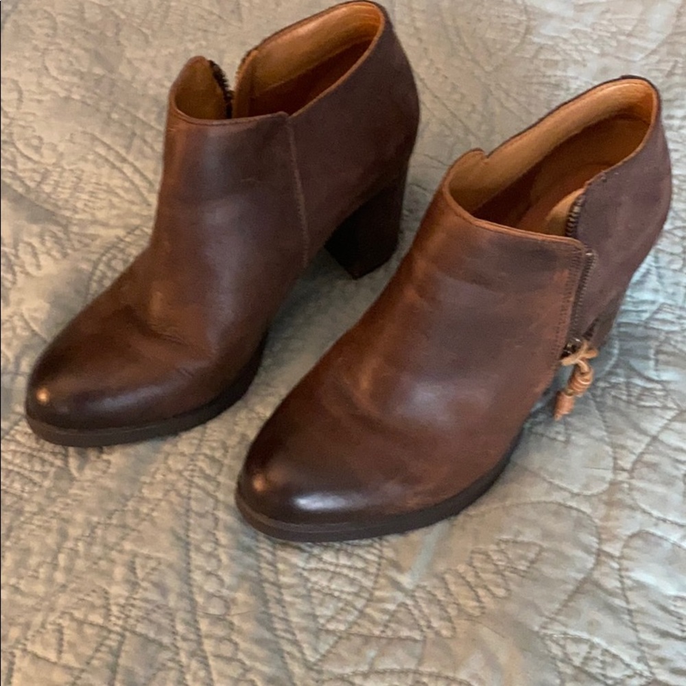 Sorry Brown Leather Booties